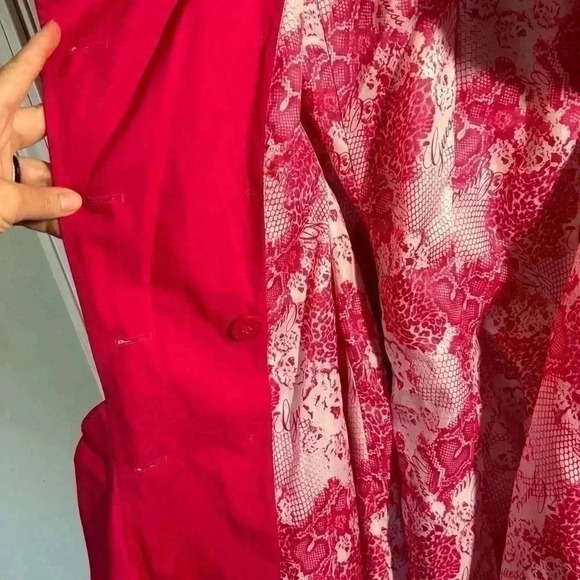 Guess trench coat. bright pink. Button up and tie waist. Size Medium. GUC! - Picture 11 of 15